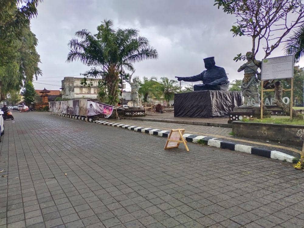 Patung Ikonik Bung Karno di Tabanan Berhasil Dipindahkan