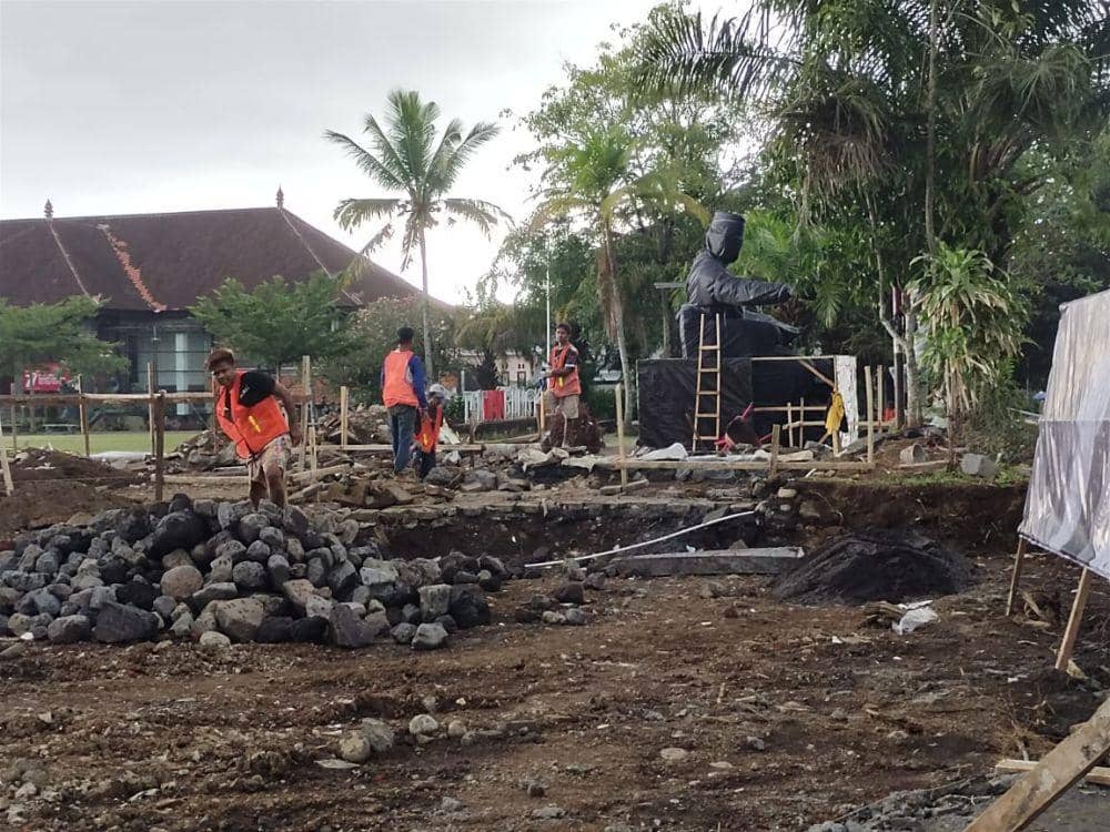 Proses pembuatan tatakan patung Bung  Karno di taman Bung Karno (Dok.IDNTimes/Istimewa)