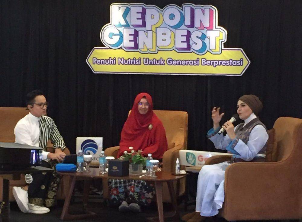 Direktur IKPMK Dirjen Informasi dan Komunikasi Publik Kemenkominfo Wiryanta, Kepala Bidang Pelayanan Kesehatan, Dinas Kesehatan Provinsi Aceh, Yuanita Ananda, dan aktris sekaligus dokter, Lula Kamal hadir dalam Diseminasi Informasi dan Edukasi Percepatan Penurunan Stunting bertajuk Kepoin GenBest: Penuhi Nutrisi untuk Generasi Berprestasi di Banda Aceh, Kamis (8/9). (Dok. Kemenkominfo)