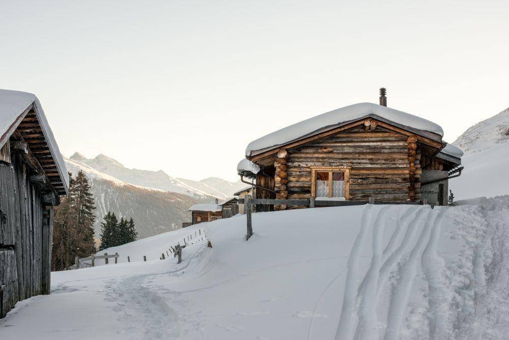 Klosters, Pegunungan Alpen, Swiss (unsplash.com/mumenthalers)
