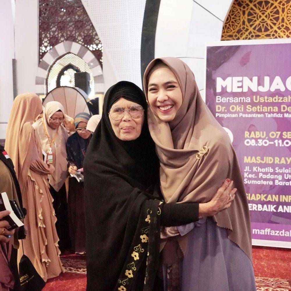 potret Oki Setiana Dewi safari dakwah ke Sumatra Barat (instagram.com/okisetianadewi)