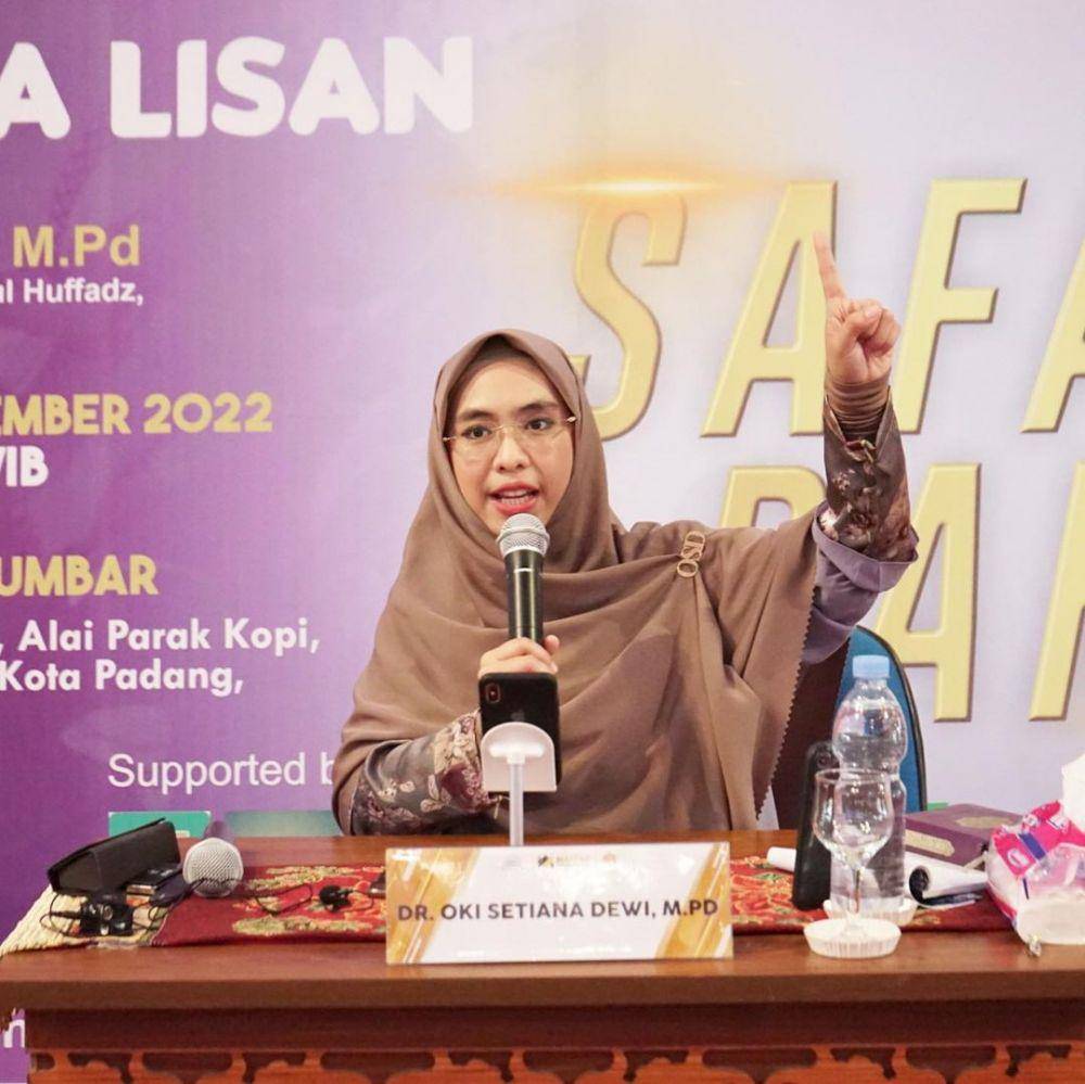 potret Oki Setiana Dewi safari dakwah ke Sumatra Barat (instagram.com/okisetianadewi)