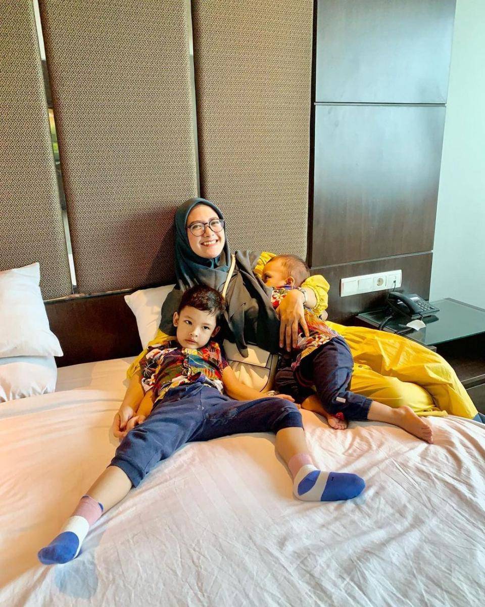 Adhitya Putri dan buah hati (instagram.com/adhityaputri)