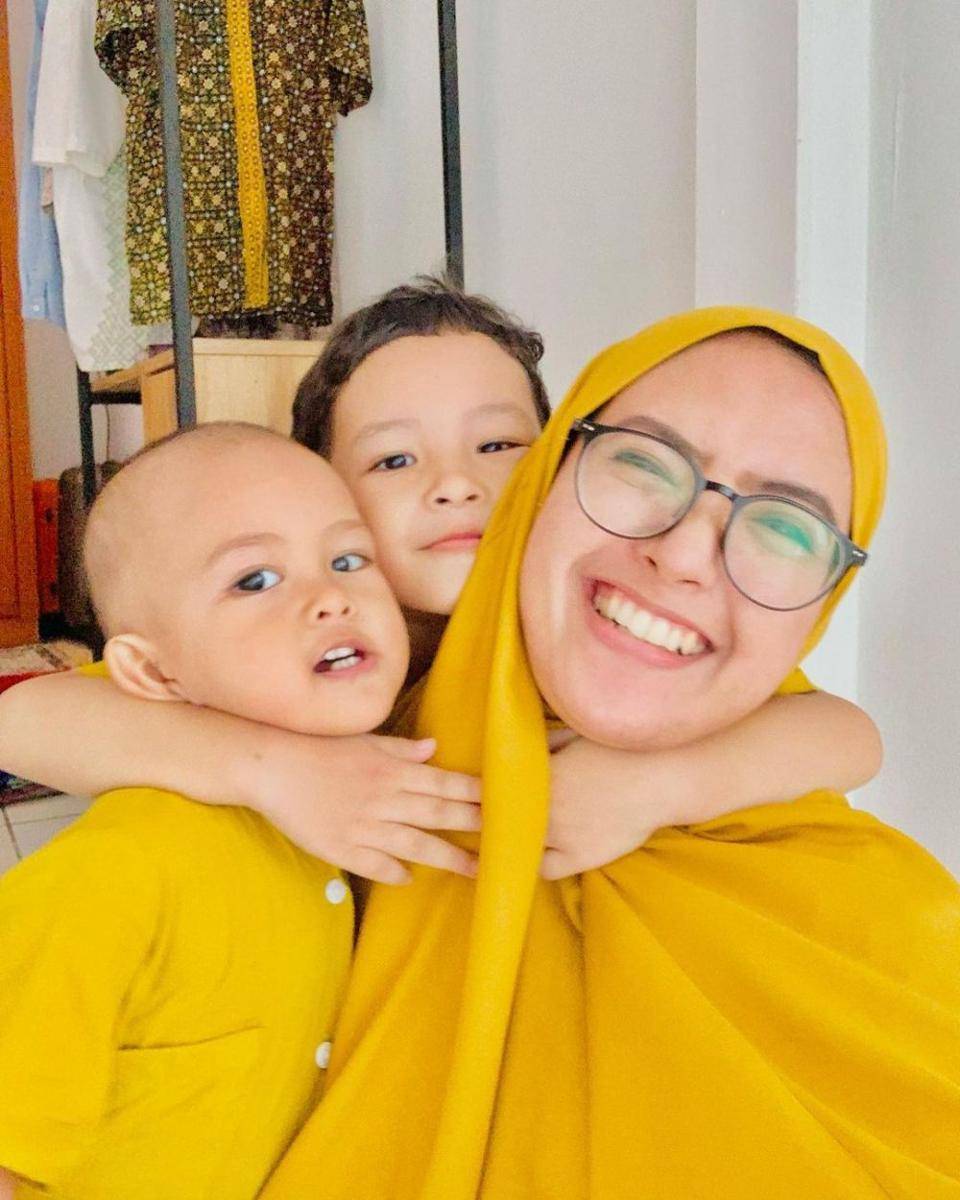 Adhitya Putri dan buah hati (instagram.com/adhityaputri)