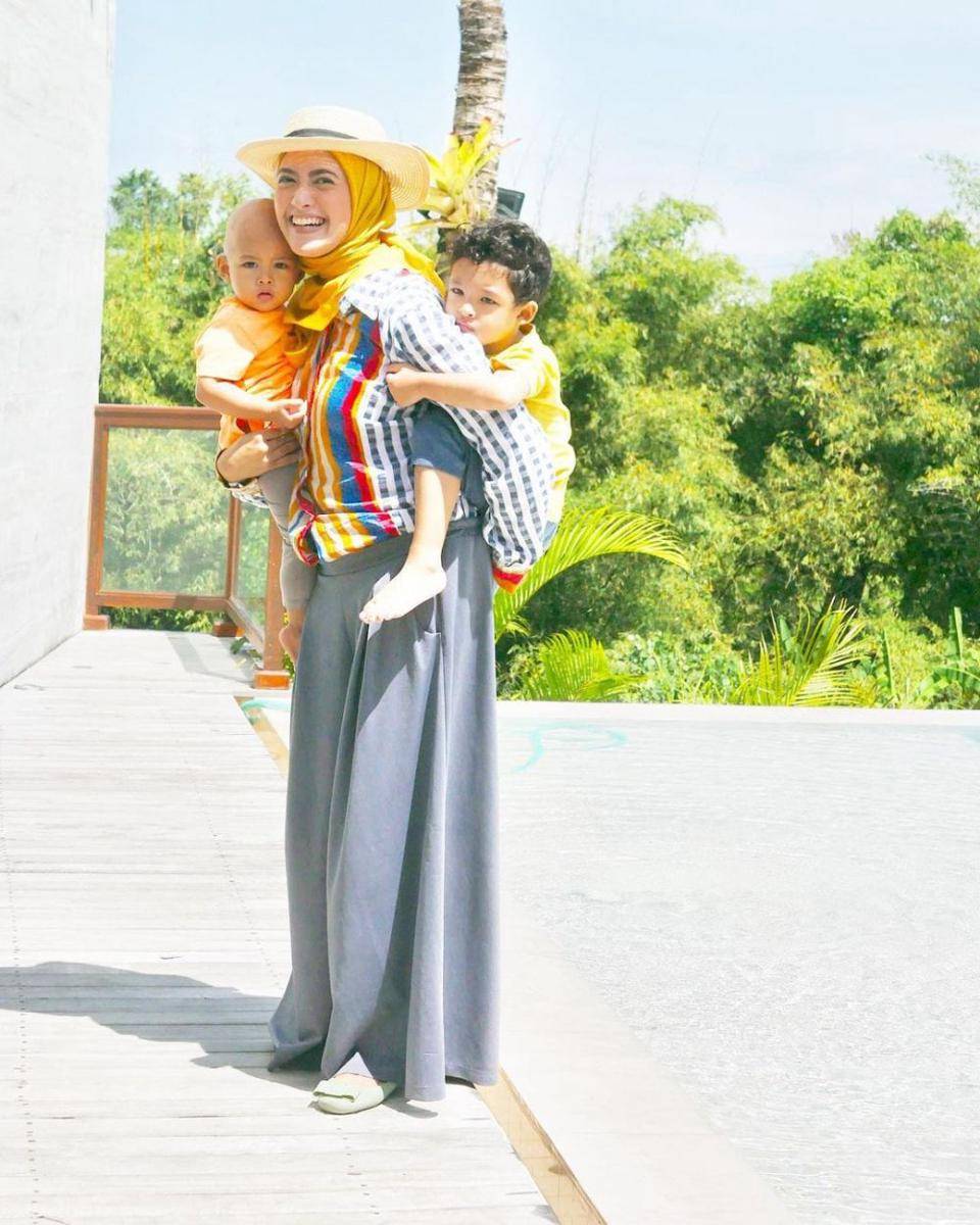 Adhitya Putri dan buah hati (instagram.com/adhityaputri)