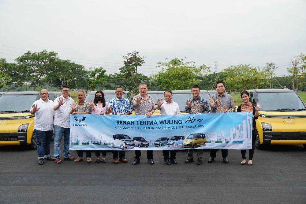 Serah terima Wuling Air ev milik Jusuf Hamka (dok. Wuling)