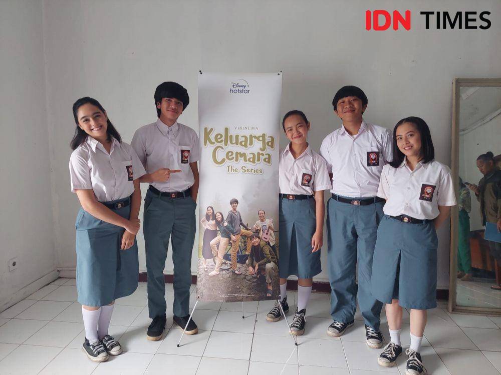 Pemain Keluarga Cemara The Series pada site visit lokasi syuting Keluarga Cemara The Series, pada (3/4/2022). (IDN Times/Erfah Nanda)