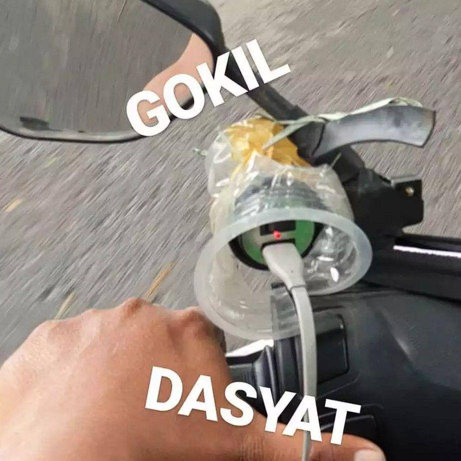 memanfaatkan colokan kocak (instagram.com/unconditionaldesign)