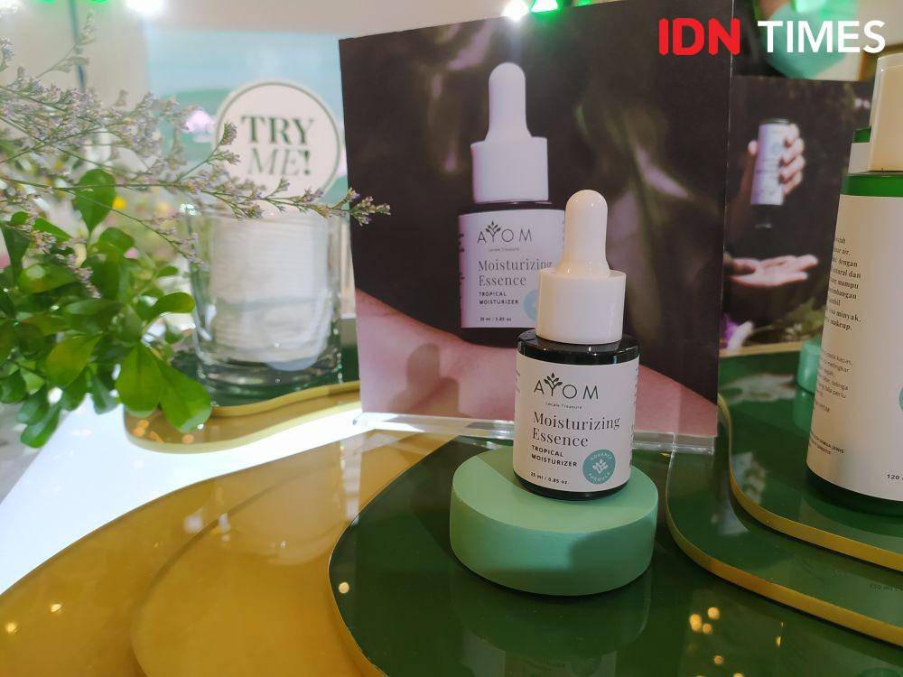 AYOM Moisturizing Essence, sebagai salah satu produk AYOM. 8 September 2022. (IDN Times/M. Tarmizi Murdianto)