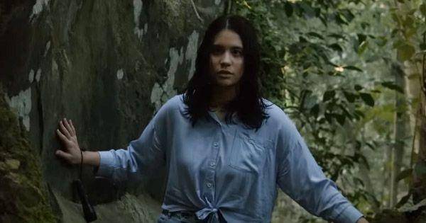 Arla melihat sesuatu yang aneh ( Dok. Starvision Plus / Keramat 2 )