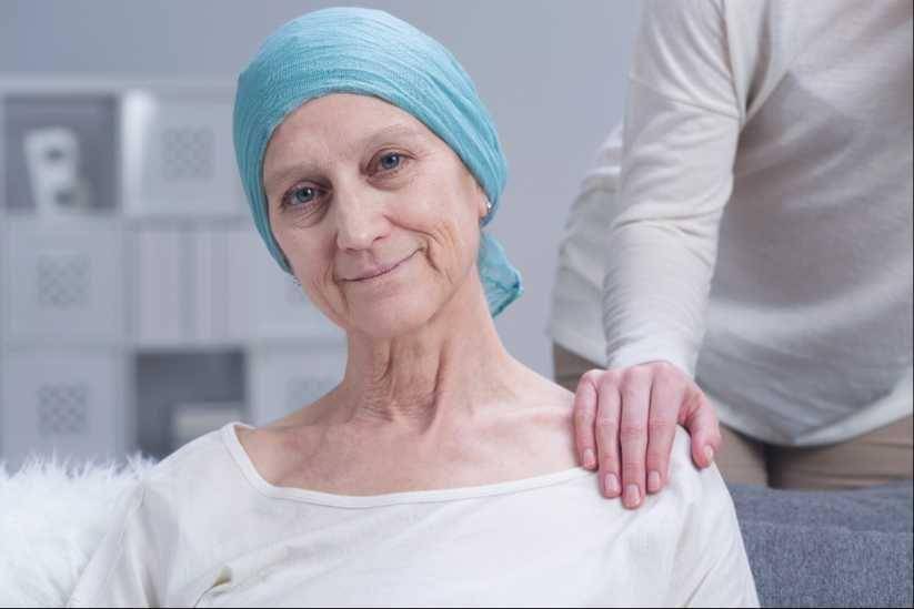 ilustrasi penderita kanker tersenyum (gracehomecare.com)