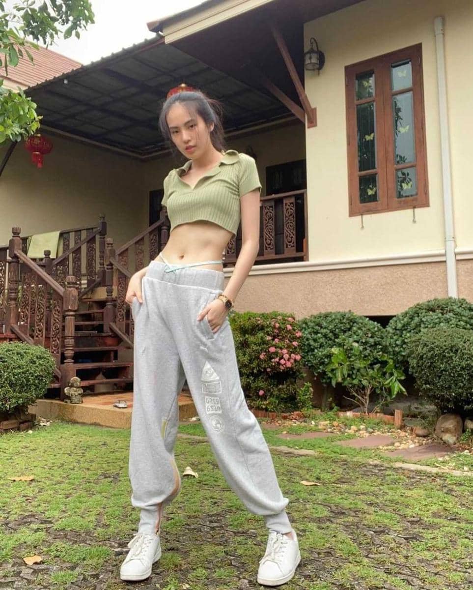OOTD ala Lilly Nichapalak (instagram.com/lilly_nicha)