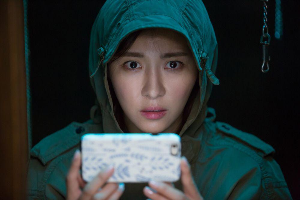 10 Film Korea yang Cocok Temani Jomblo Malam Mingguan