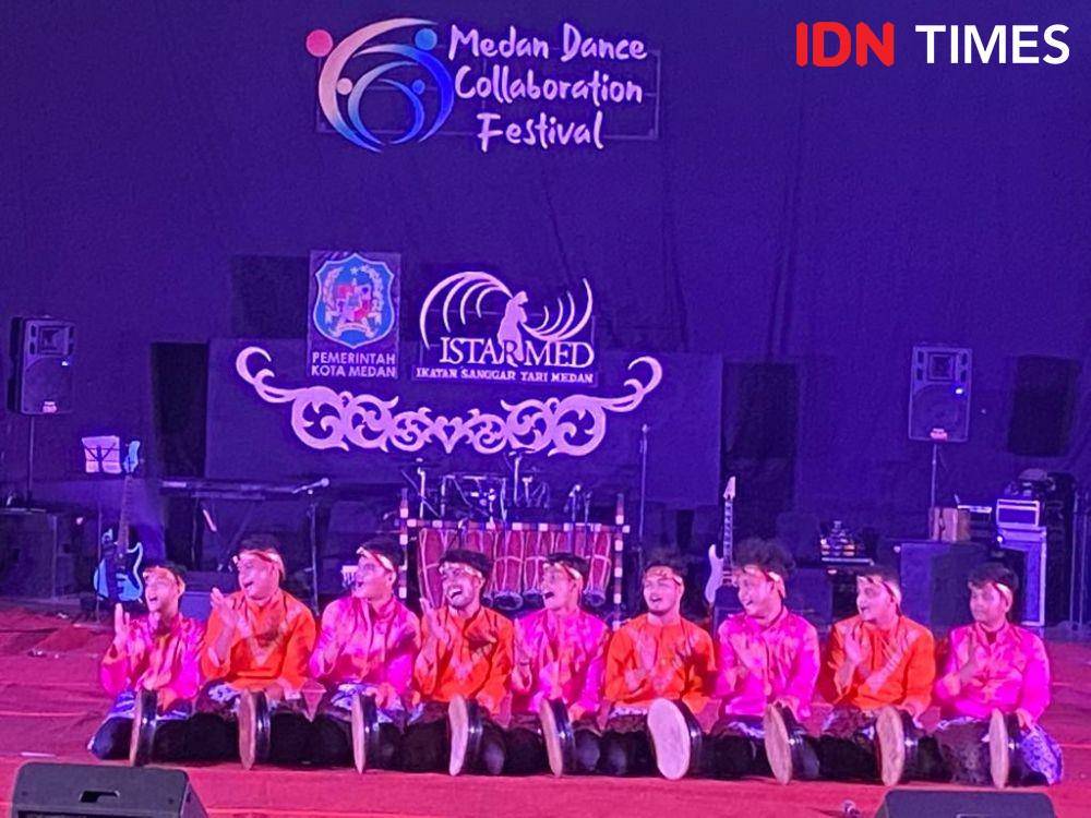 Tarian daerah mengusung tema Medan Dance Collaboration Festival 2022 (IDN Times/Indah Permata Sari)