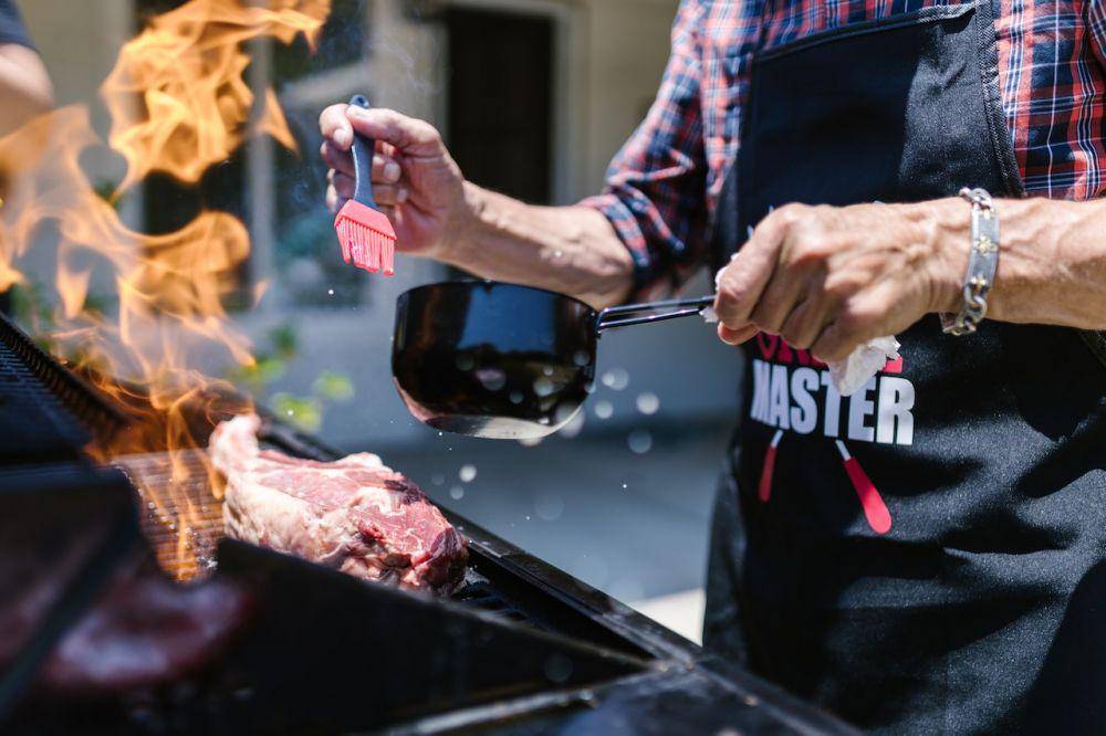 Cara memasak steak (pexels.com/ RODNAE Productions)