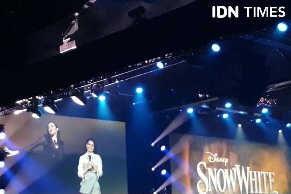 Gal Gadot sebagai Evil Queen Snow White hadir di D23 Expo 2022 Anaheim (dok. IDN Times/Uni Lubis)