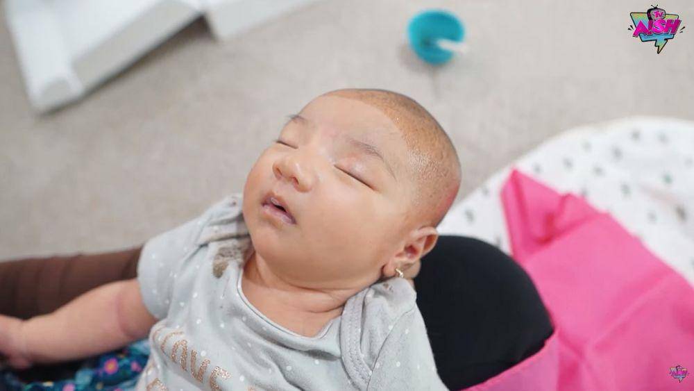 rambut baby Ara dicukur (youtube.com/aish tv)
