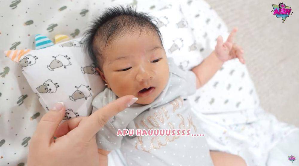 rambut baby Ara dicukur (youtube.com/aish tv)