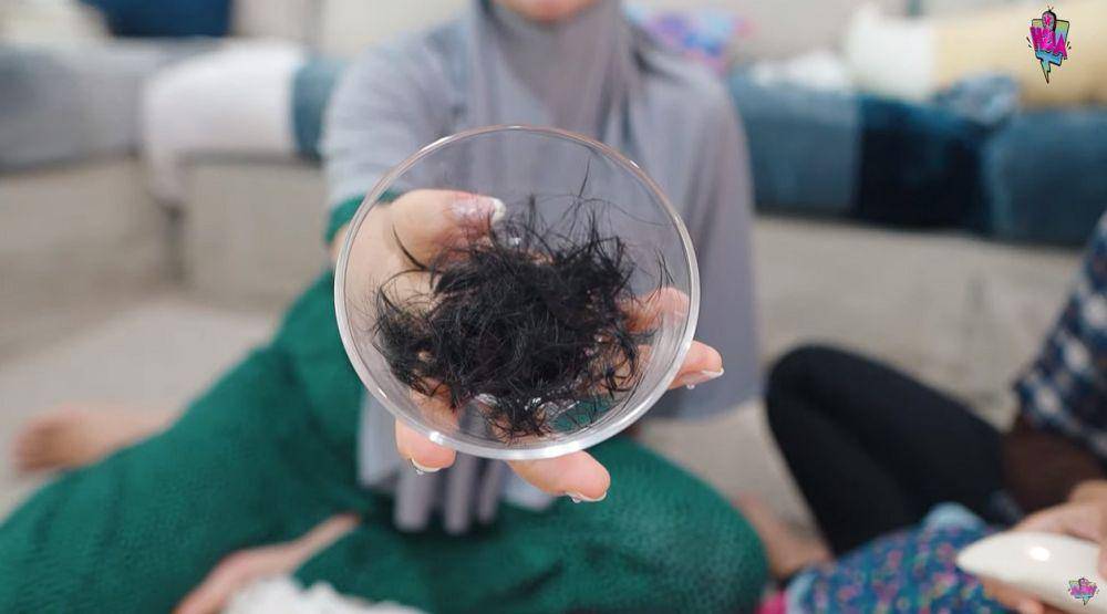 rambut baby Ara dicukur (youtube.com/aish tv)