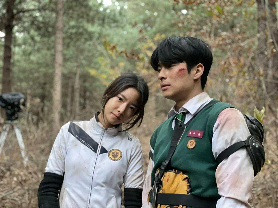 Ha Seung Ri dan Son Sang Yeon di balik layar drama All of Us Are Dead (instagram.com/seung_lee.vv)