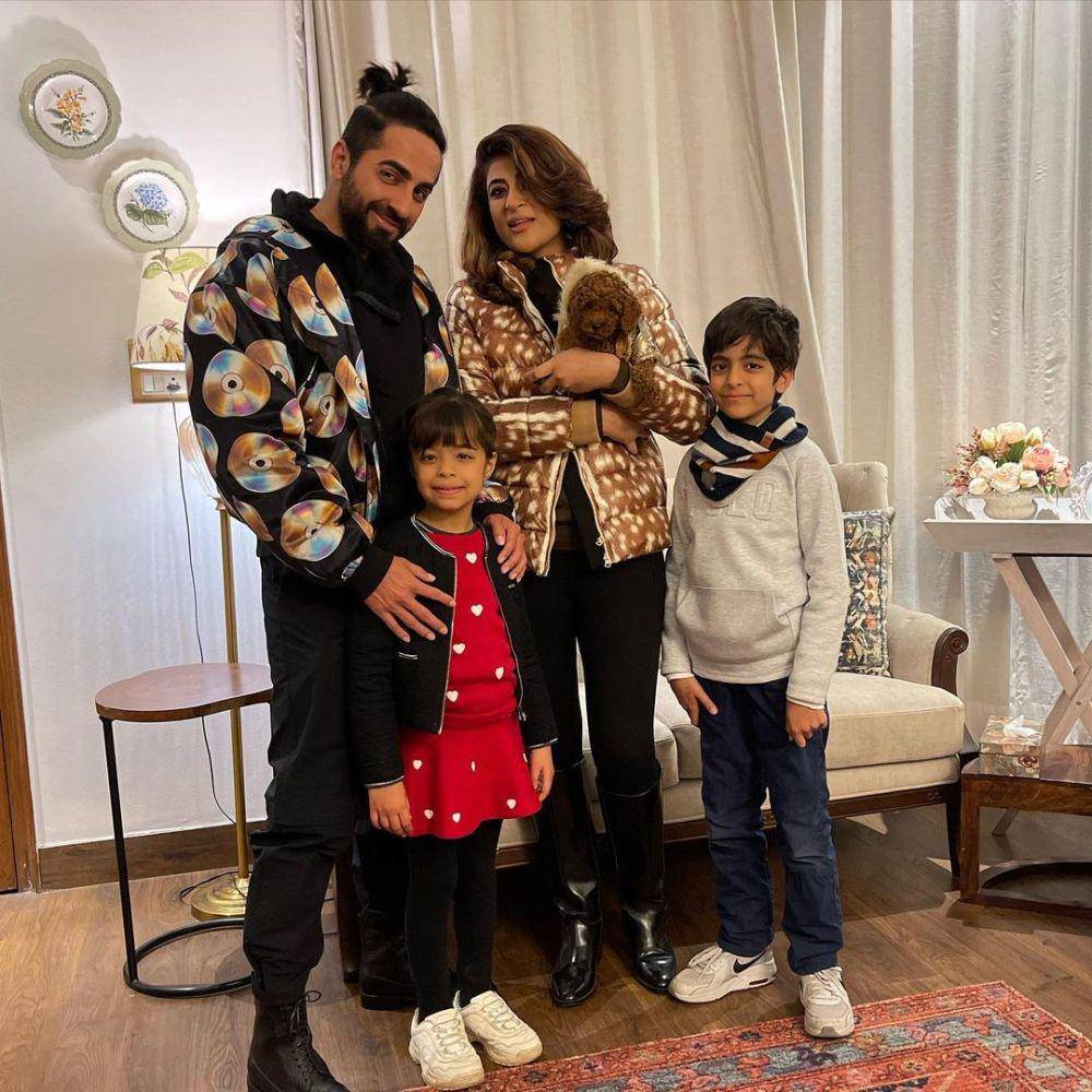 Ayushmann Khurrana dan keluarganya. (instagram.com/ayushmannk)