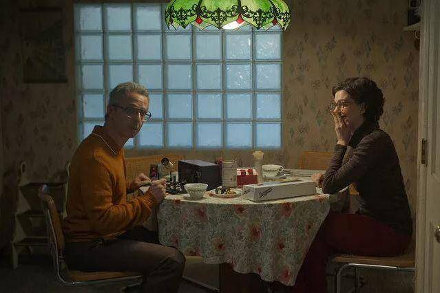 Jeremy Strong dan Anne Hathaway dalam film Armageddon Time (dok. Focus Features/Armageddon Time)