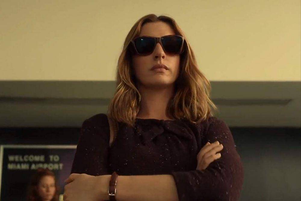 Anne Hathaway dalam film The Last Thing He Wanted (dok. Netflix/The Last Thing He Wanted)