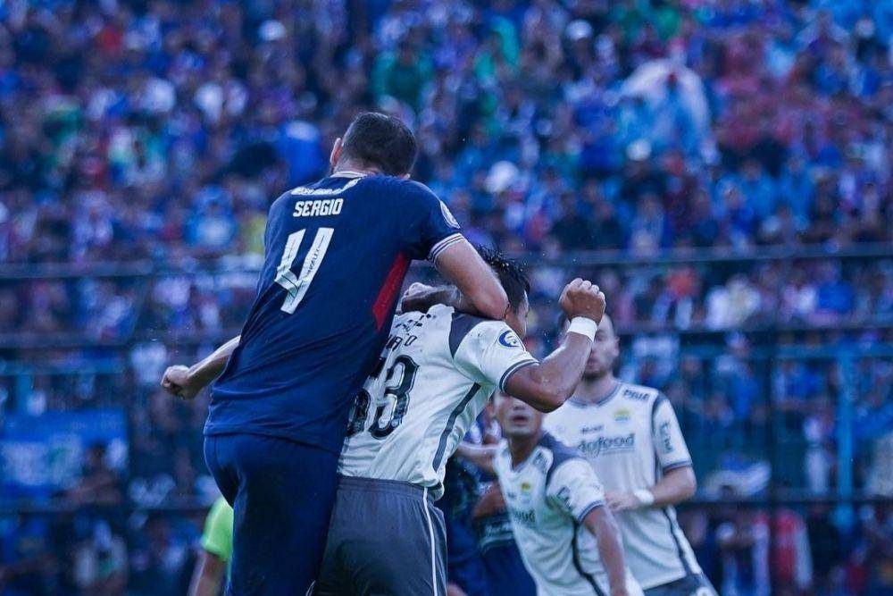 Persib Bandung melawan Arema FC pada pekan ke-9 Liga 1 2022/2023. (instagram.com/aremafcofficial)