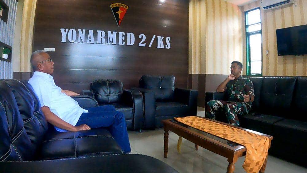 Mayor Arm Delli Yudha Adi Nurcahyo, Danyon Armed 2/105 Tarik/Kilap Sumagan selaku Ketua Panitia Bukit Barisan Swimming Championship 2022 dan Ketua Umum Pengprov PRSI Sumatera Utara, Muchrid “Coki” Nasution (kiri) (Dok. IDN Times)