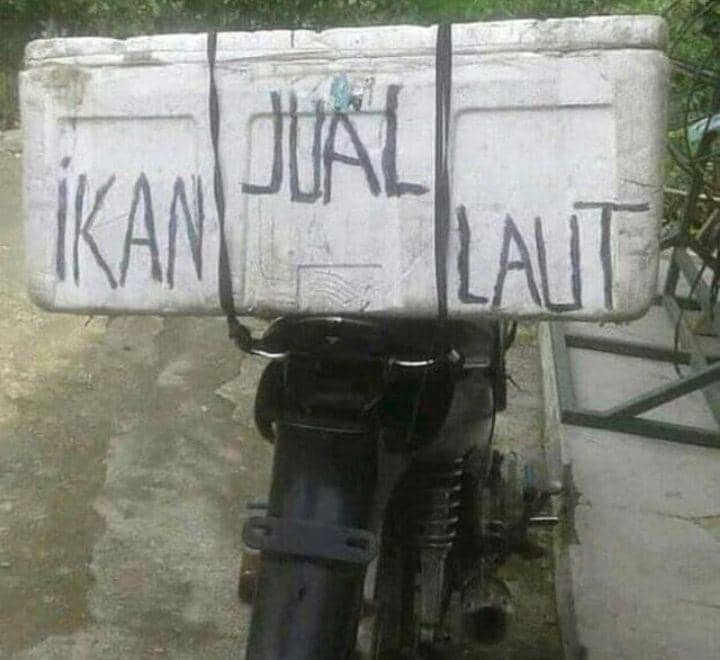 penempatan kata yang salah (instagram.com/humorsantuy)