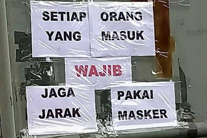 penempatan kata yang salah (instagram.com/humorsantuy)