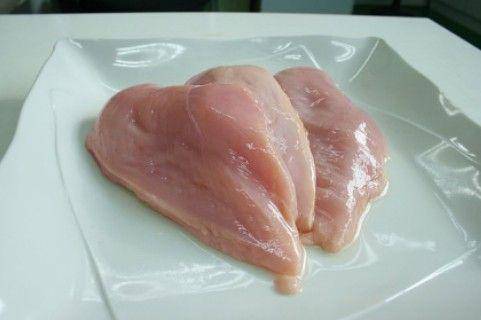 ilustrasi daging ayam sebagai bahan utama (pixabay.com/kakyusei)