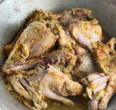 ilustrasi daging ayam yang di ungkep (instagram.com/dapur_mommy_nui)