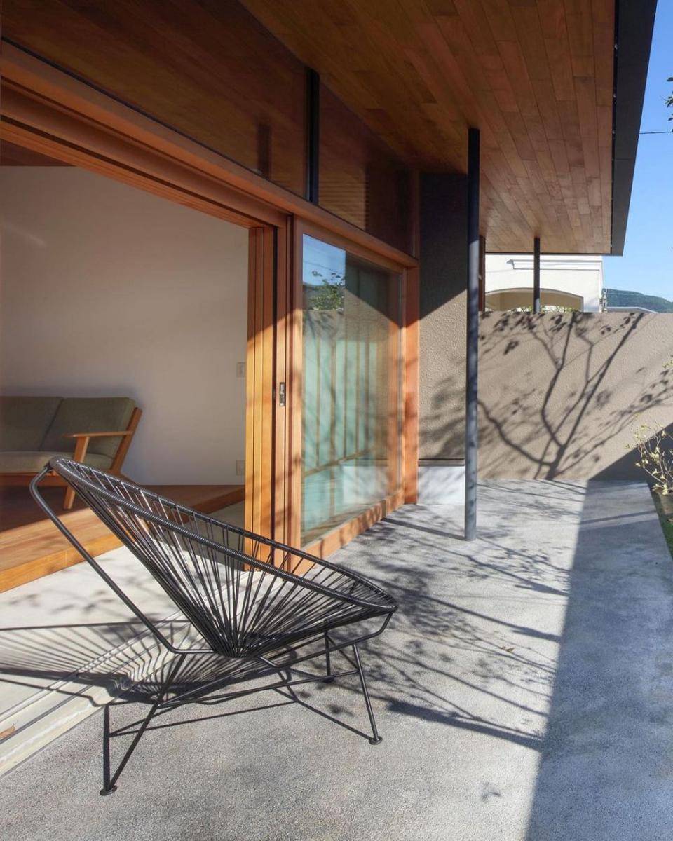 double sliding door (instagram.com/neie_architects)