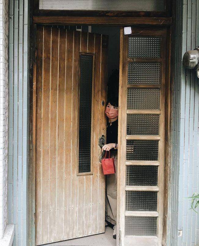 pintu minimalis bergaya Jepang (instagram.com/yuiezukuri)
