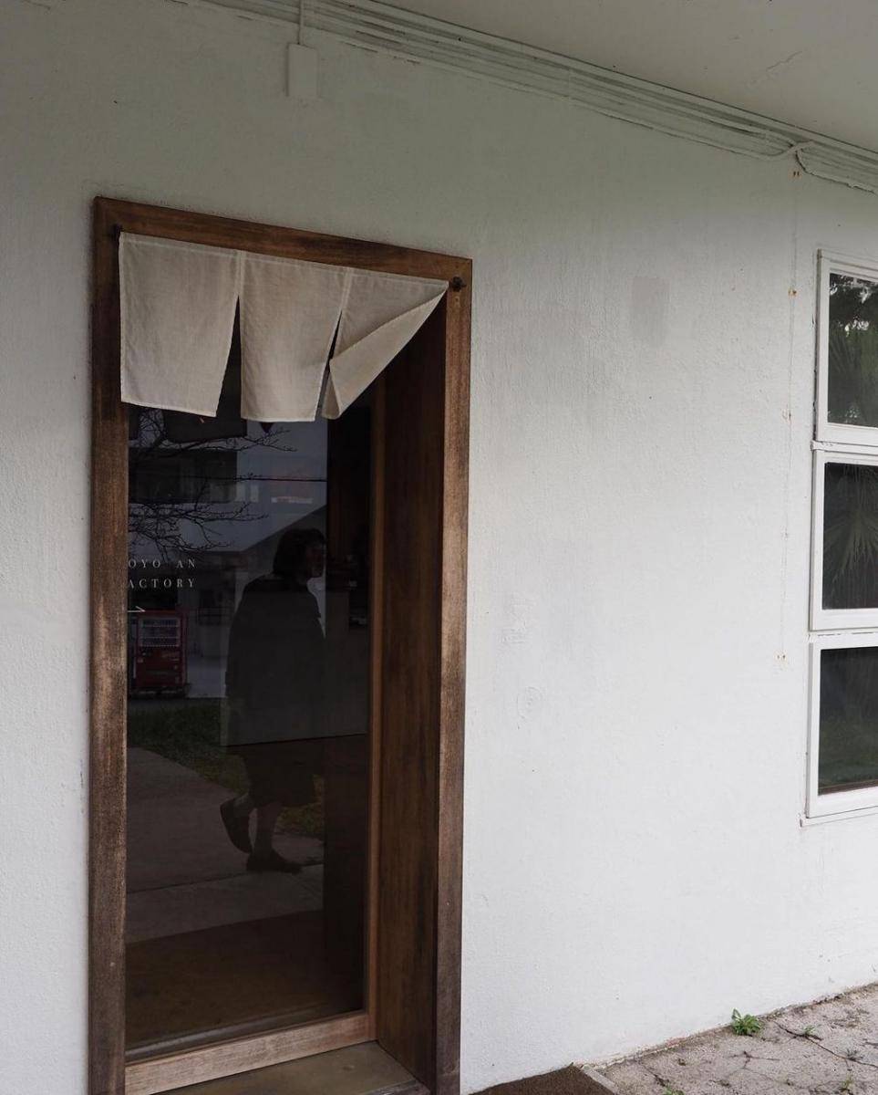pintu kaca rustic ala Jepang (instagram.com/_takuya_fukushima_)
