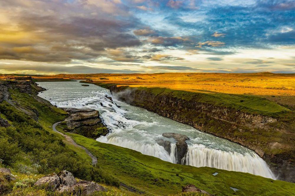 9 Potret Air Terjun Gullfoss, Dapat Membeku di Musim Dingin