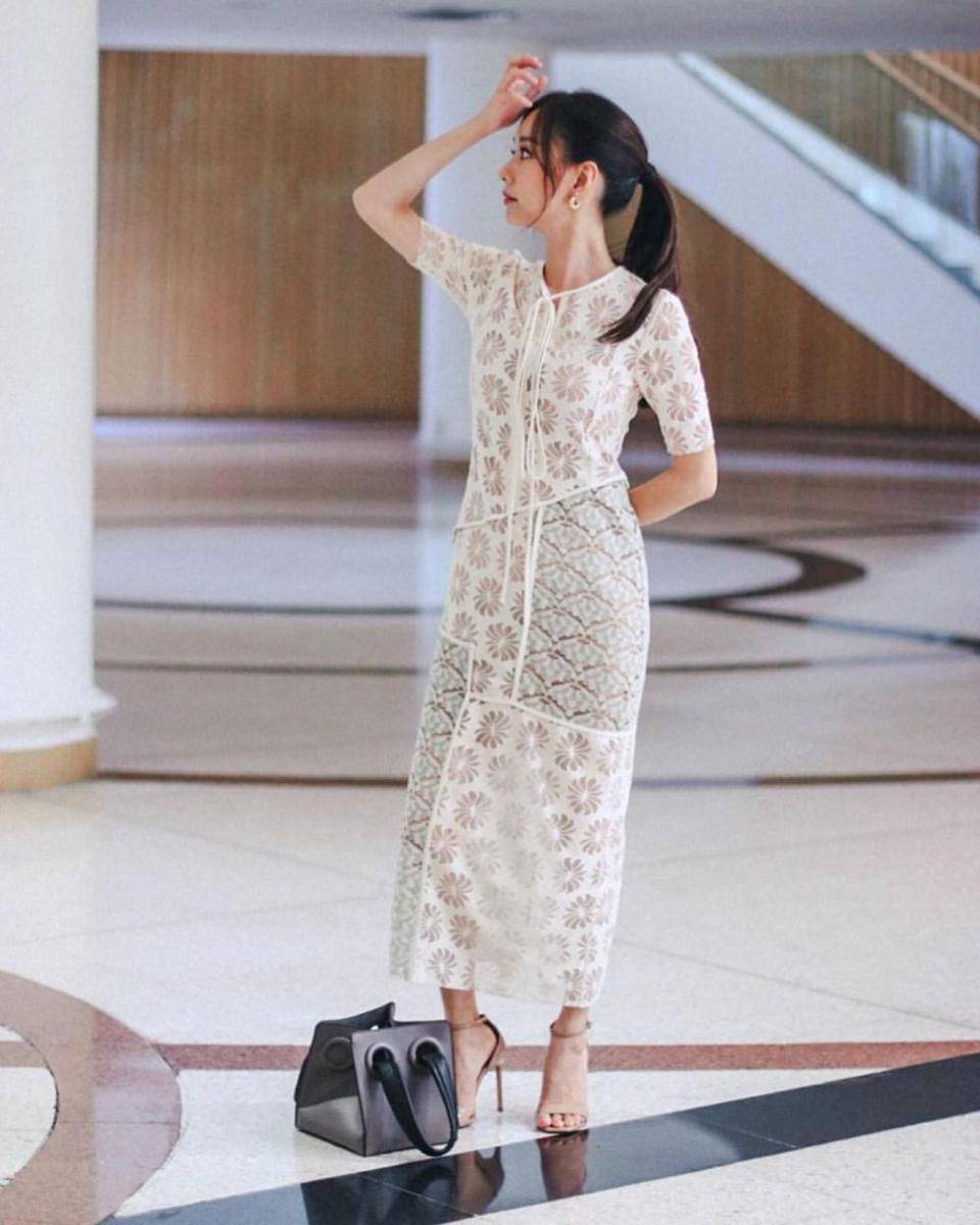 inspirasi office look ala Toey Jarinporn (instagram.com/toeyjarinporn)