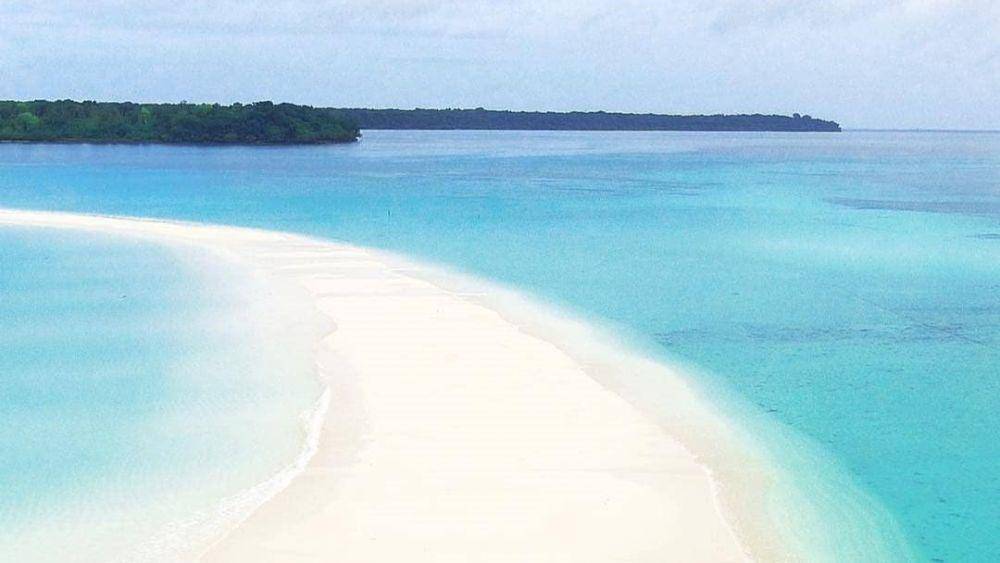pasir putih di pantai Keris (instagram.com/pantaikeris)