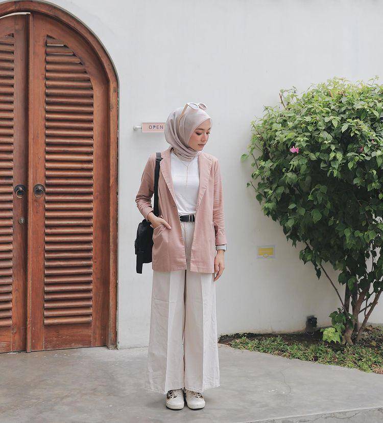 potret Husna Maulida yang memakai blazer (instagram.com/hus.naaa)