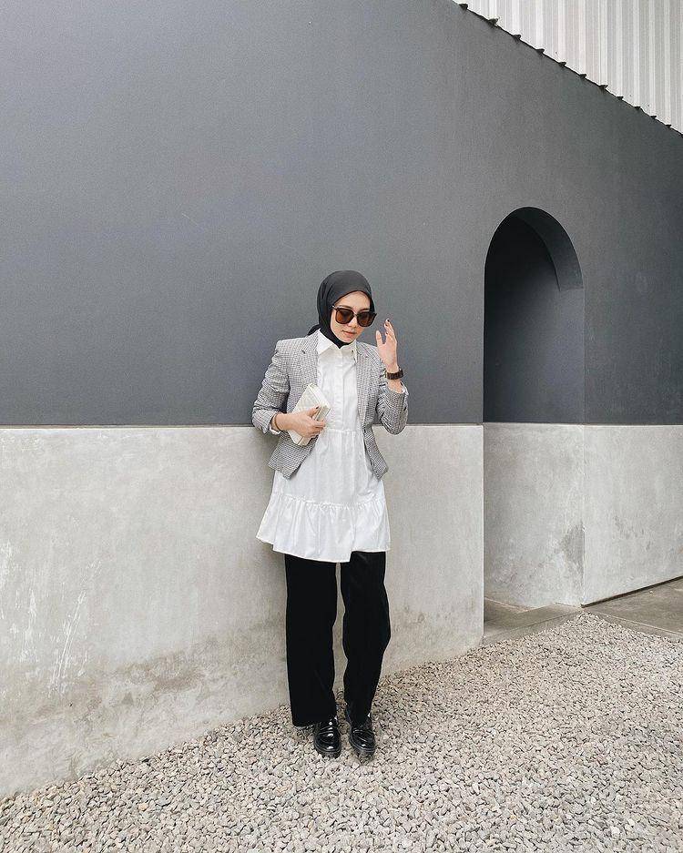 potret Husna Maulida yang memakai blazer (instagram.com/hus.naaa)