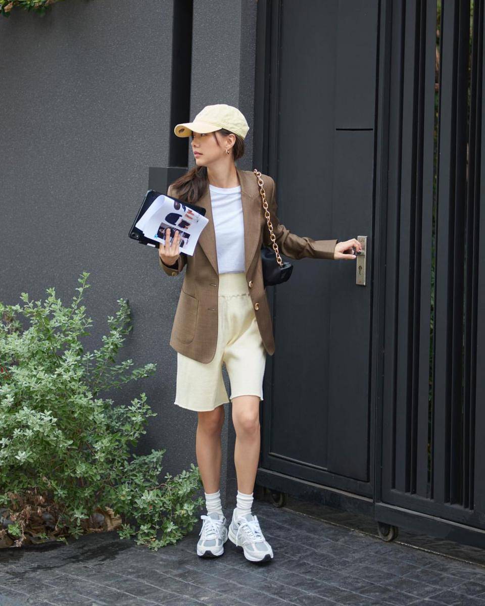inspirasi office look ala Toey Jarinporn (instagram.com/toeyjarinporn)