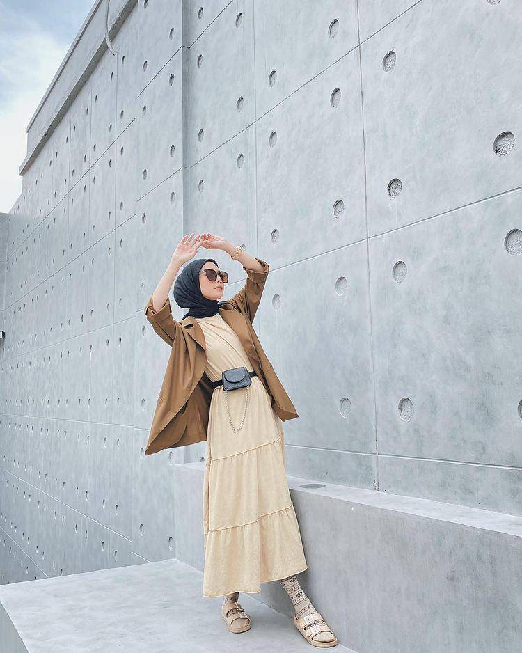 potret Husna Maulida yang memakai blazer (instagram.com/hus.naaa)