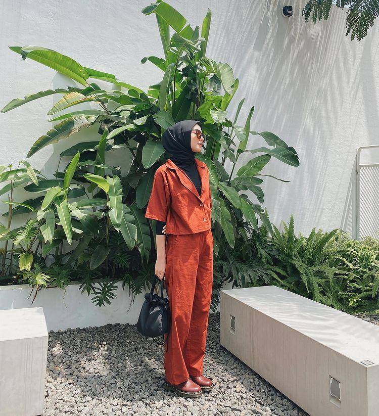 potret Husna Maulida yang memakai blazer (instagram.com/hus.naaa)