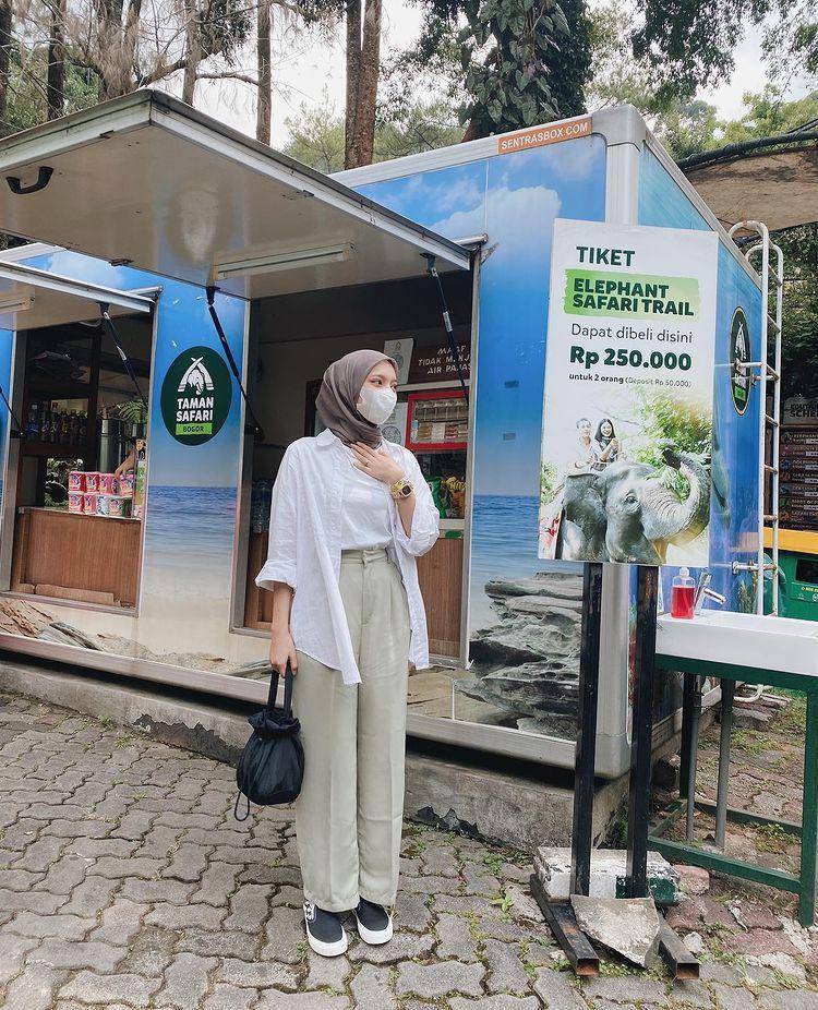 potret Husna Maulida yang memakai kemeja (instagram.com/hus.naaa)