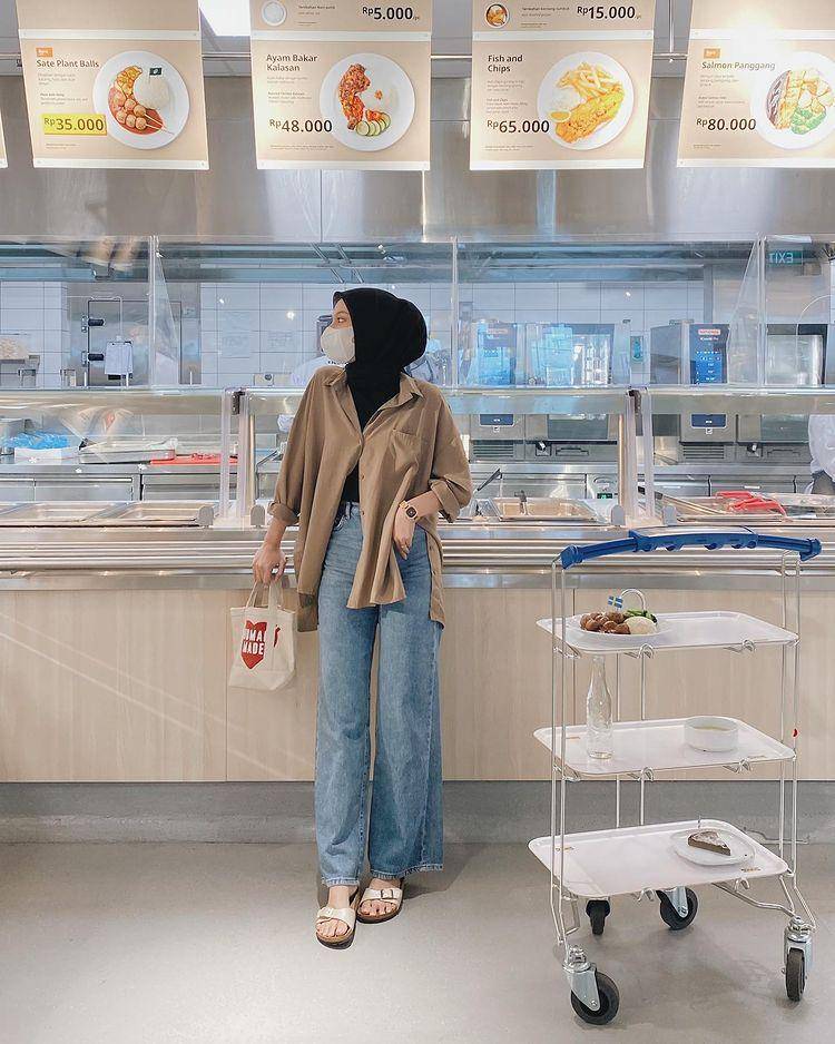 potret Husna Maulida yang memakai kemeja (instagram.com/hus.naaa)