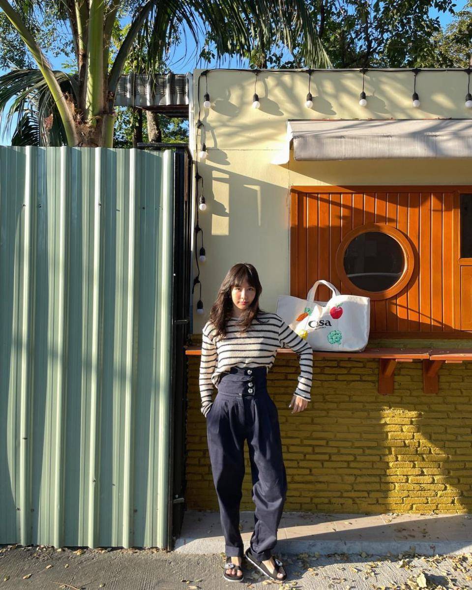 inspirasi office look ala Toey Jarinporn (instagram.com/toeyjarinporn)