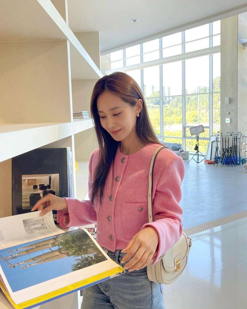 Yuri SNSD (instagram.com/yulyulk)