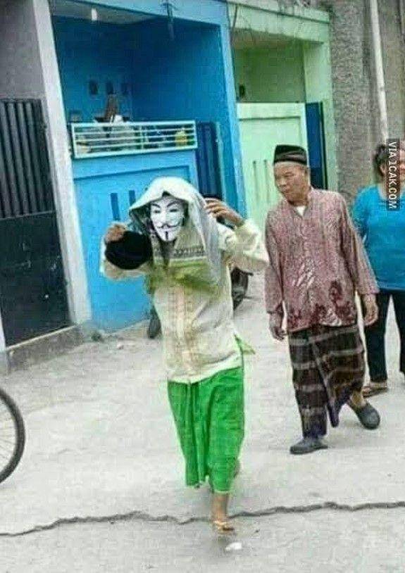 orang pakai topeng hacker (1cak.com)