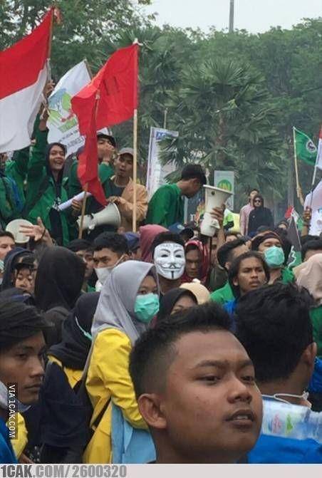 orang pakai topeng hacker (1cak.com)